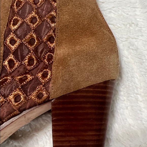 Anthropologie Suede Ankle Boots Embroidered Mesh Panel Block Heel Boho Size 8 - Picture 13 of 15